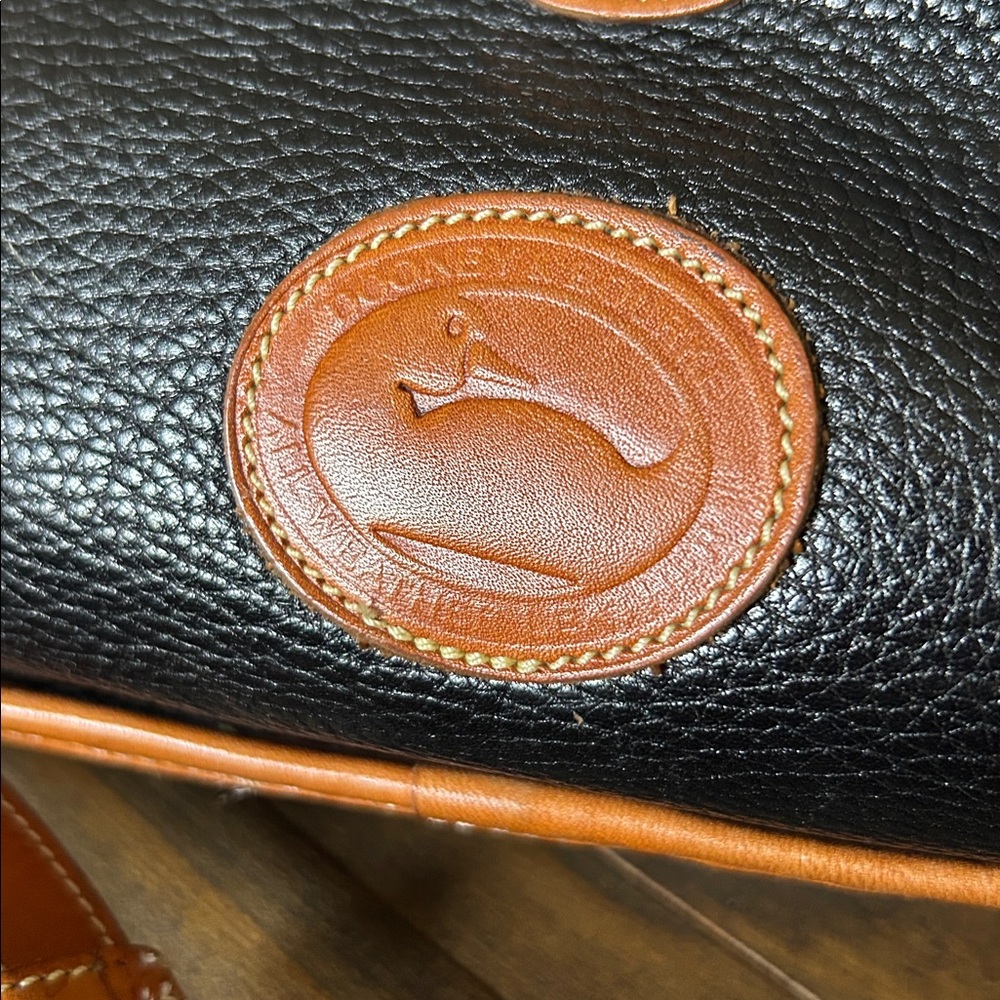 Vintage Dooney & Bourke All-Weather Leather Large Horseshoe Bag Crossbody - Picture 9 of 9